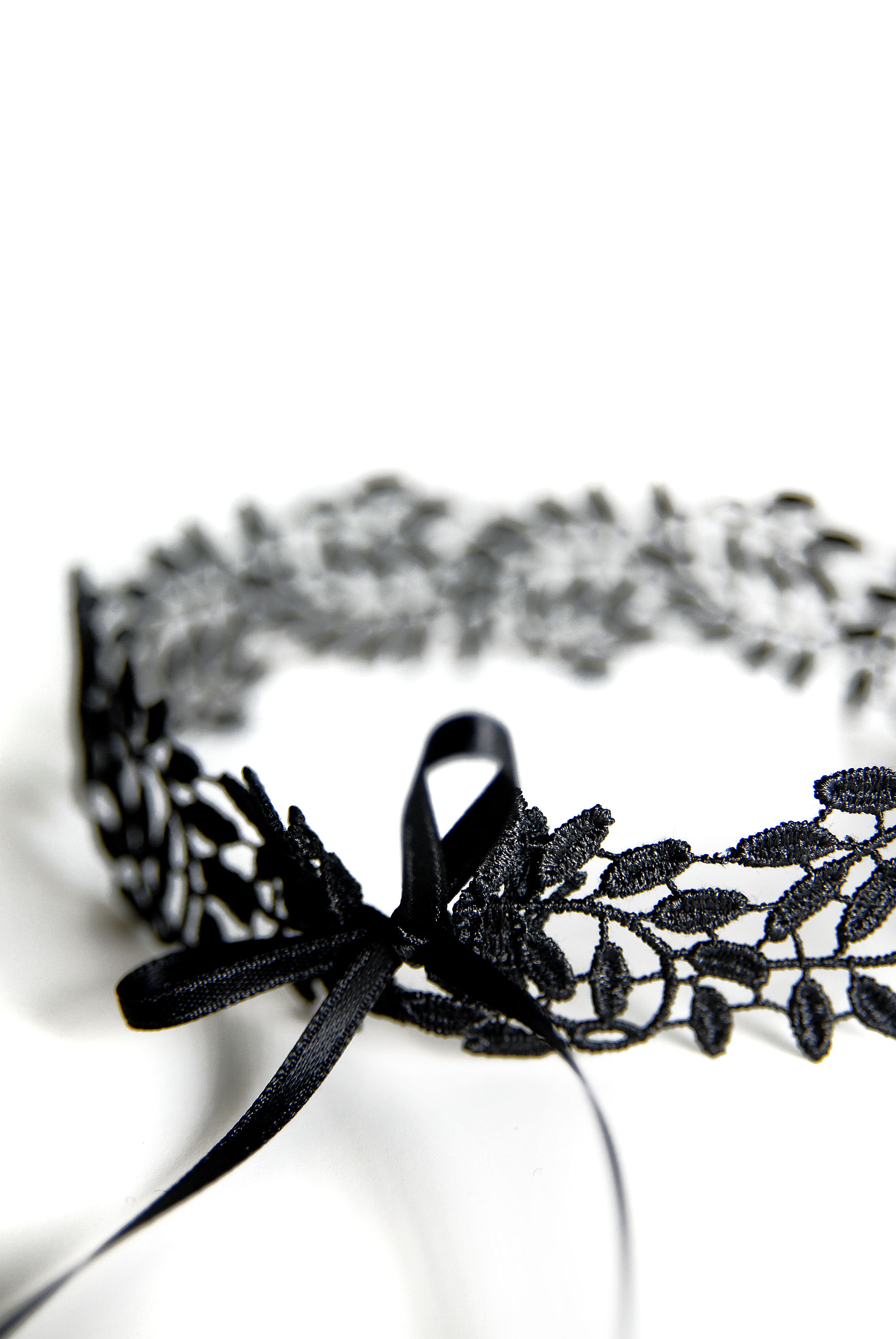 Leaves Choker